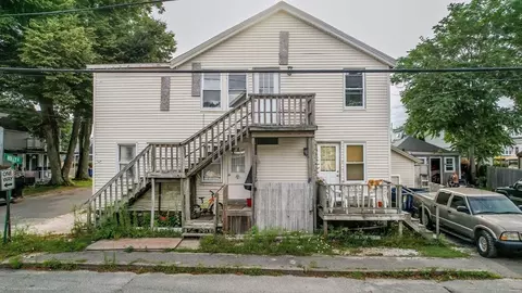 16 Holly St, Buzzards Bay, MA 02532