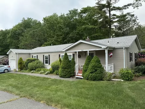 7002 Island Dr, Middleboro, MA 02346