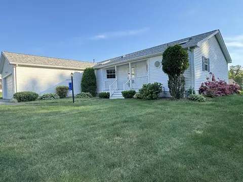 5404 Oak Point Dr, Middleboro, MA 02346