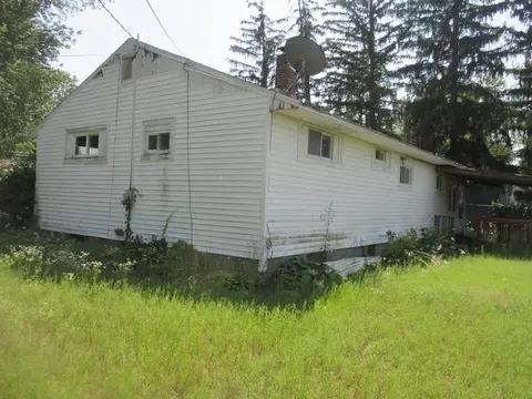 92 Sunset Dr, Springfield, MA 01109 photo 2