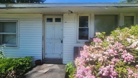 92 Sunset Dr, Springfield, MA 01109 photo 18