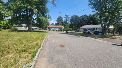 92 Sunset Dr, Springfield, MA 01109 photo 17