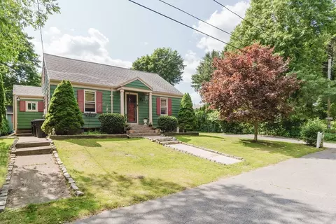 18 Norfolk Ave, Dartmouth, MA 02747