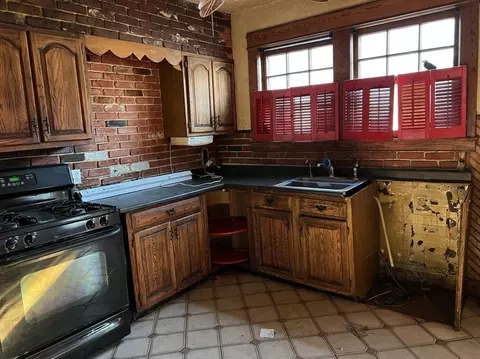 1276 Page Blvd, Springfield, MA 01104 photo 2