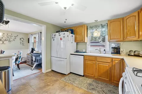 71 Clairmont Ave, Chicopee, MA 01013 photo 10