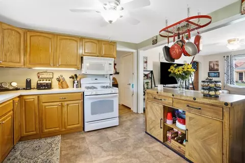 71 Clairmont Ave, Chicopee, MA 01013 photo 4