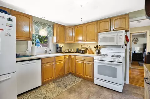 71 Clairmont Ave, Chicopee, MA 01013 photo 5