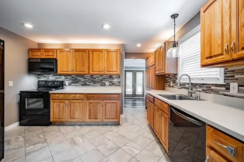 96 8th Ave, Chicopee, MA 01020 photo 6