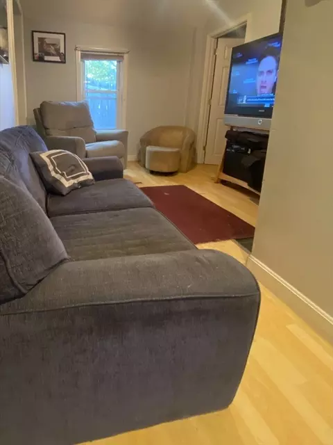 Living - 18 10th St, Wareham, MA 02558 photo 1 of 2