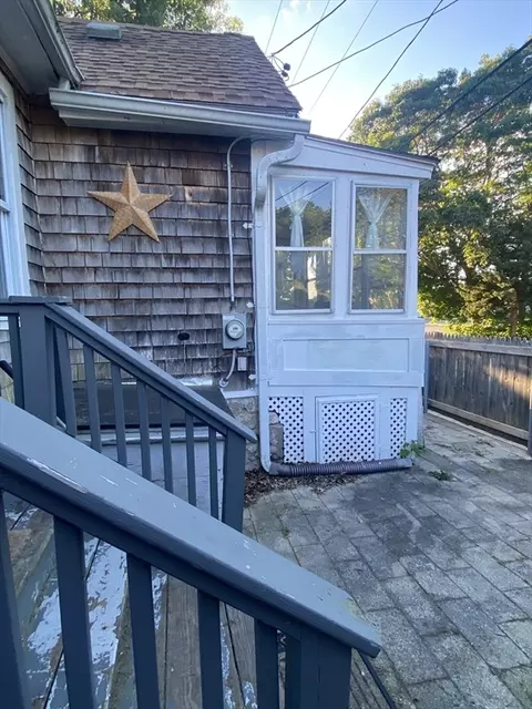 Exterior - 18 10th St, Wareham, MA 02558 photo 1 of 3