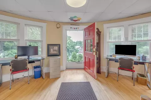 Entry Way - 1015 Pleasant, Worcester, MA 01602 photo 3 of 6
