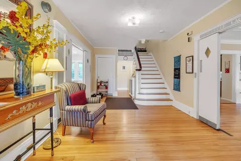 Entry Way - 1015 Pleasant, Worcester, MA 01602 photo 4 of 6