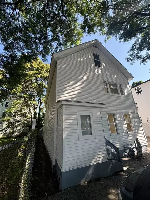 9 Pleasant Ter, Worcester, MA 01609 photo 4