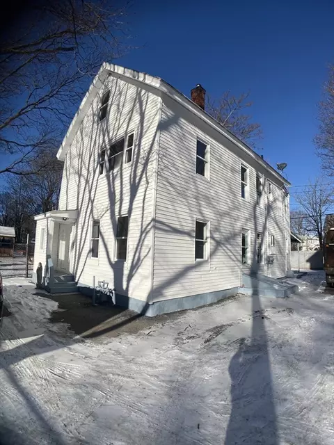 9 Pleasant Ter, Worcester, MA 01609