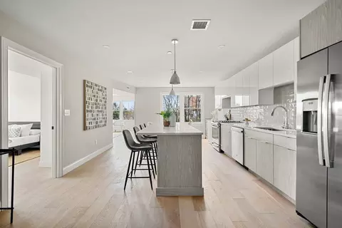 5205 Washington #203, West Roxbury, MA 02132