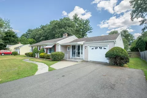 105 Hermitage Dr, Springfield, MA 01129 photo 2