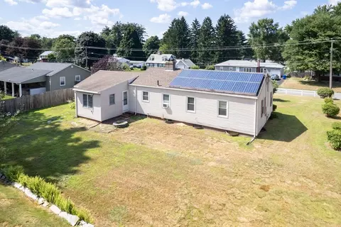 105 Hermitage Dr, Springfield, MA 01129 photo 4