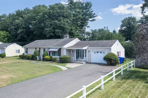 105 Hermitage Dr, Springfield, MA 01129 photo 3