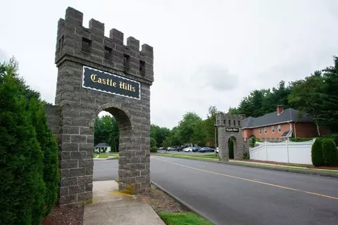 24 Castle Hls # B, Agawam, MA 01001