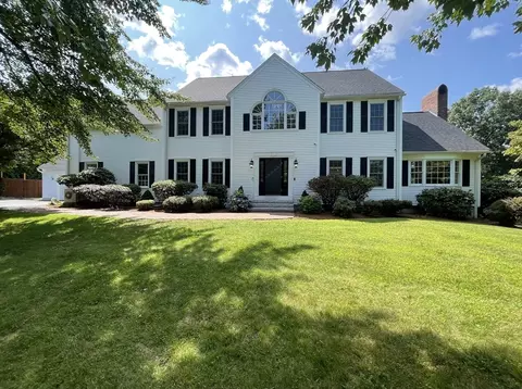 15 Olde Tavern Rd, Leominster, MA 01453