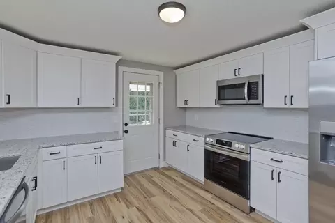 243 Murphy Ln, Chicopee, MA 01020 photo 8