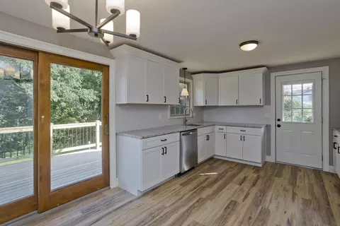 243 Murphy Ln, Chicopee, MA 01020 photo 5