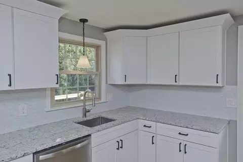 243 Murphy Ln, Chicopee, MA 01020 photo 9