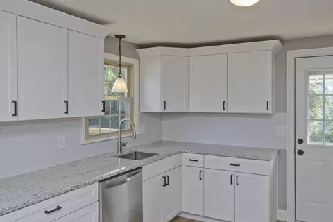 243 Murphy Ln, Chicopee, MA 01020 photo 6