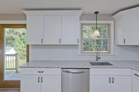 243 Murphy Ln, Chicopee, MA 01020 photo 12