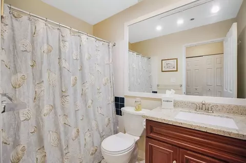 Bath - 235 State St #227, Springfield, MA 01103 photo 1 of 3