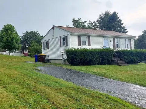 391 Summit, Fall River, MA 02724