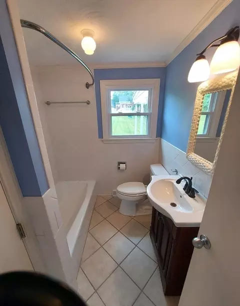 Bath - 391 Summit, Fall River, MA 02724 photo 1 of 1