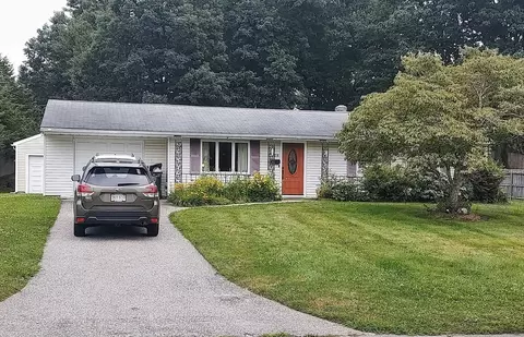 28 Lazywood Ln, Swansea, MA 02777
