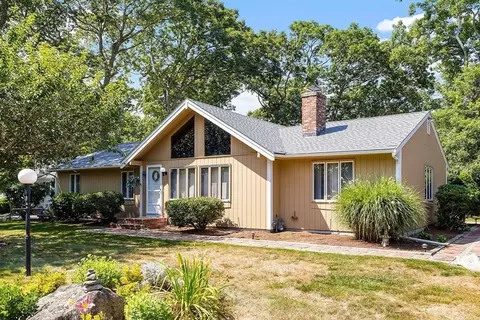 55 Birch Ln, Falmouth, MA 02556