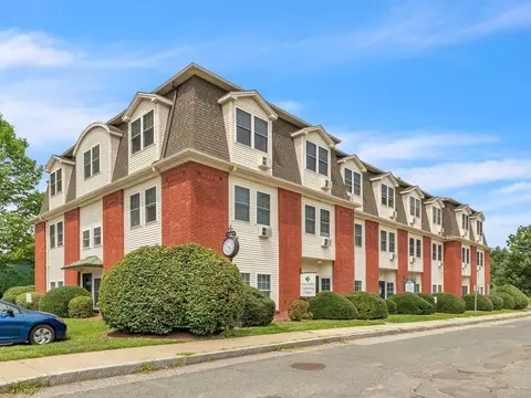 2 Mechanic St #R, Easthampton, MA 01027