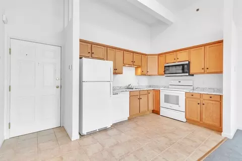 2 Mechanic St #R, Easthampton, MA 01027 photo 7