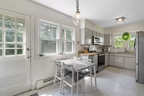 Kitchen - 2 Sargent St, Beverly, MA 01915 photo 4 of 6