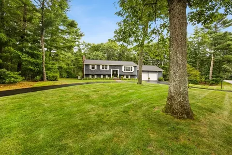 26 Delorenzo Dr, Duxbury, MA 02332