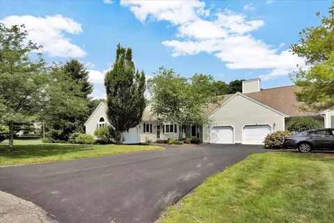9 Chippers St #9, Mashpee, MA 02649