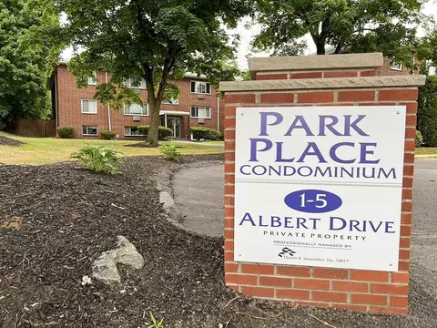 1 Albert Dr #11, Woburn, MA 01801