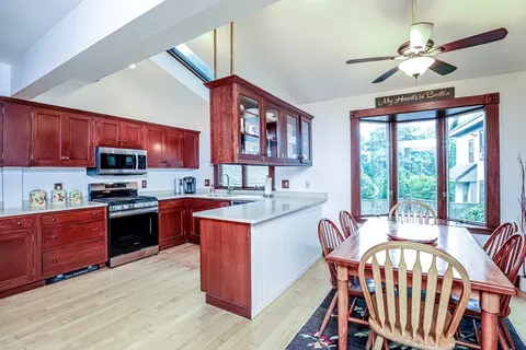 15 Larcom Ave, Beverly, MA 01915 photo 12