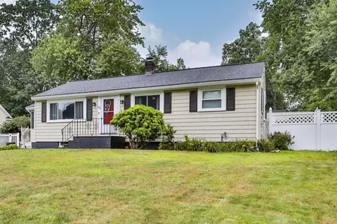 15 Saint Paul St, Lowell, MA 01851