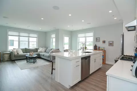 151 Hancock St #15, Quincy, MA 02171