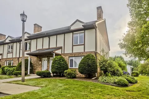 8 Castle Hill Rd #H, Agawam, MA 01001