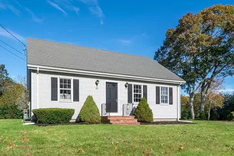 10 Holiday Dr, Fairhaven, MA 02719