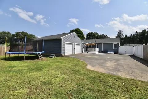 Exterior - 48 Gardens Dr, Springfield, MA 01119 photo 10 of 12