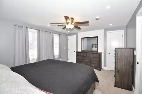 Bedroom - 48 Gardens Dr, Springfield, MA 01119 photo 4 of 11