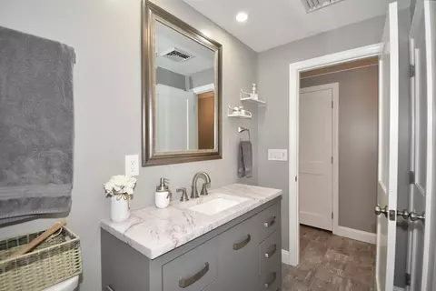Bath - 48 Gardens Dr, Springfield, MA 01119 photo 2 of 3