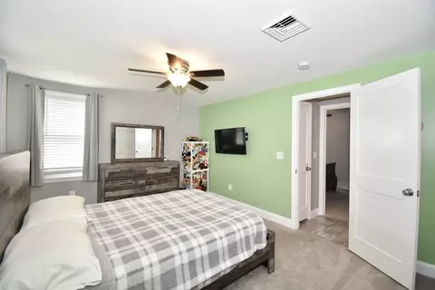 Bedroom - 48 Gardens Dr, Springfield, MA 01119 photo 7 of 11