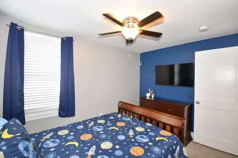 Bedroom - 48 Gardens Dr, Springfield, MA 01119 photo 11 of 11